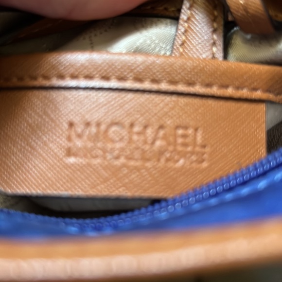 Michael Michael Kors Kempton Crossbody Bag - Picture 9 of 9